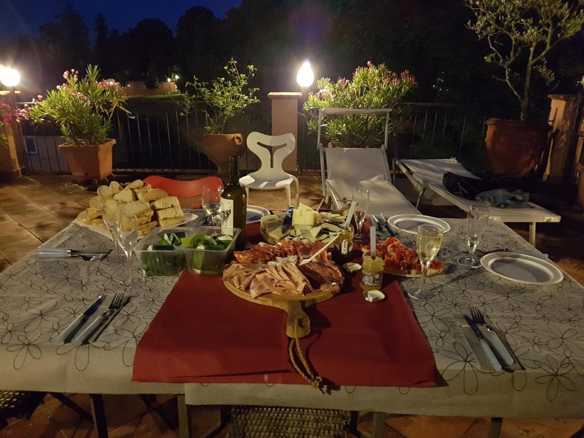 La Terrazza Fra Le Torri Apartment ลุคคา ภายนอก รูปภาพ