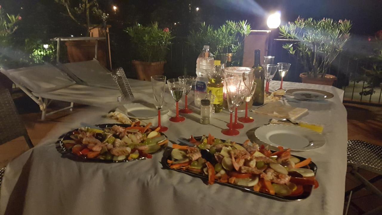 La Terrazza Fra Le Torri Apartment ลุคคา ภายนอก รูปภาพ