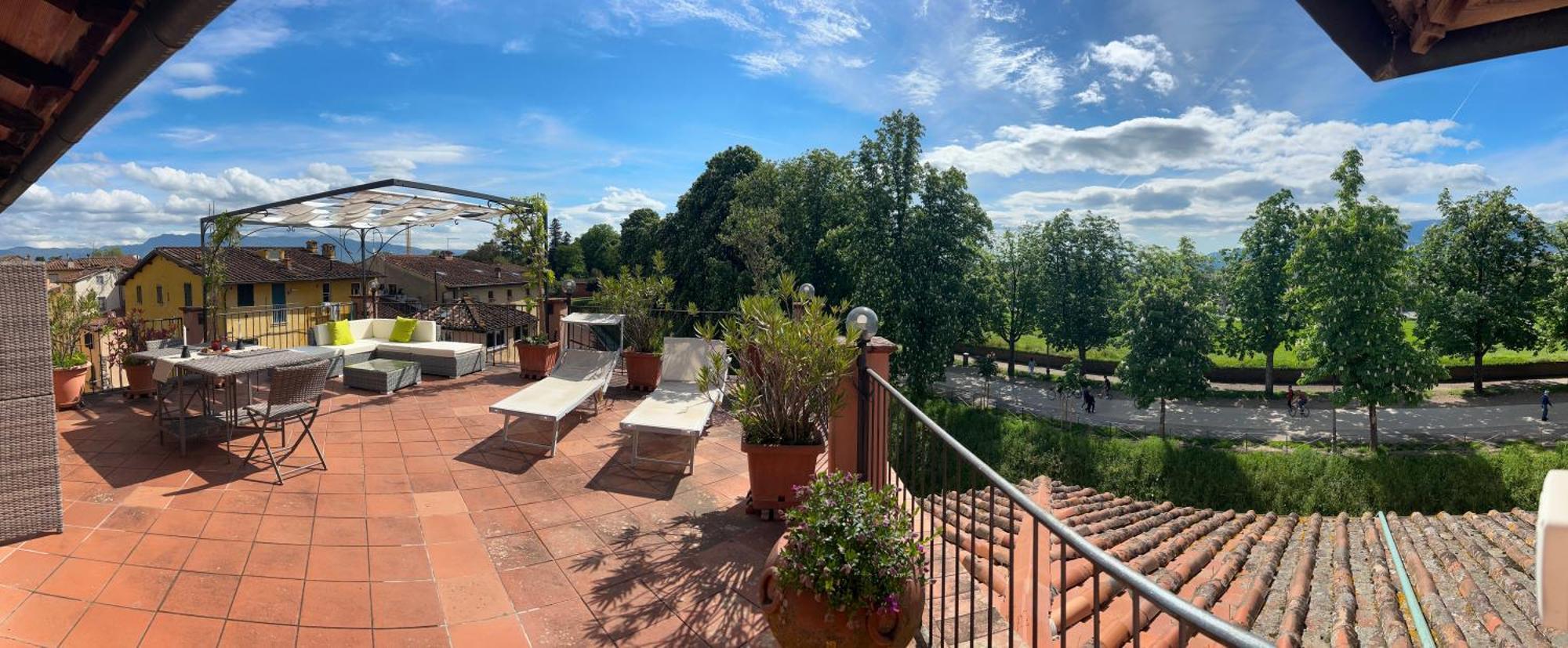 La Terrazza Fra Le Torri Apartment ลุคคา ภายนอก รูปภาพ