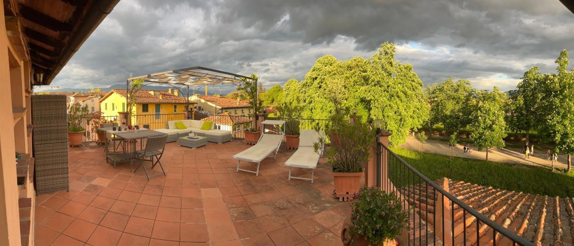 La Terrazza Fra Le Torri Apartment ลุคคา ภายนอก รูปภาพ