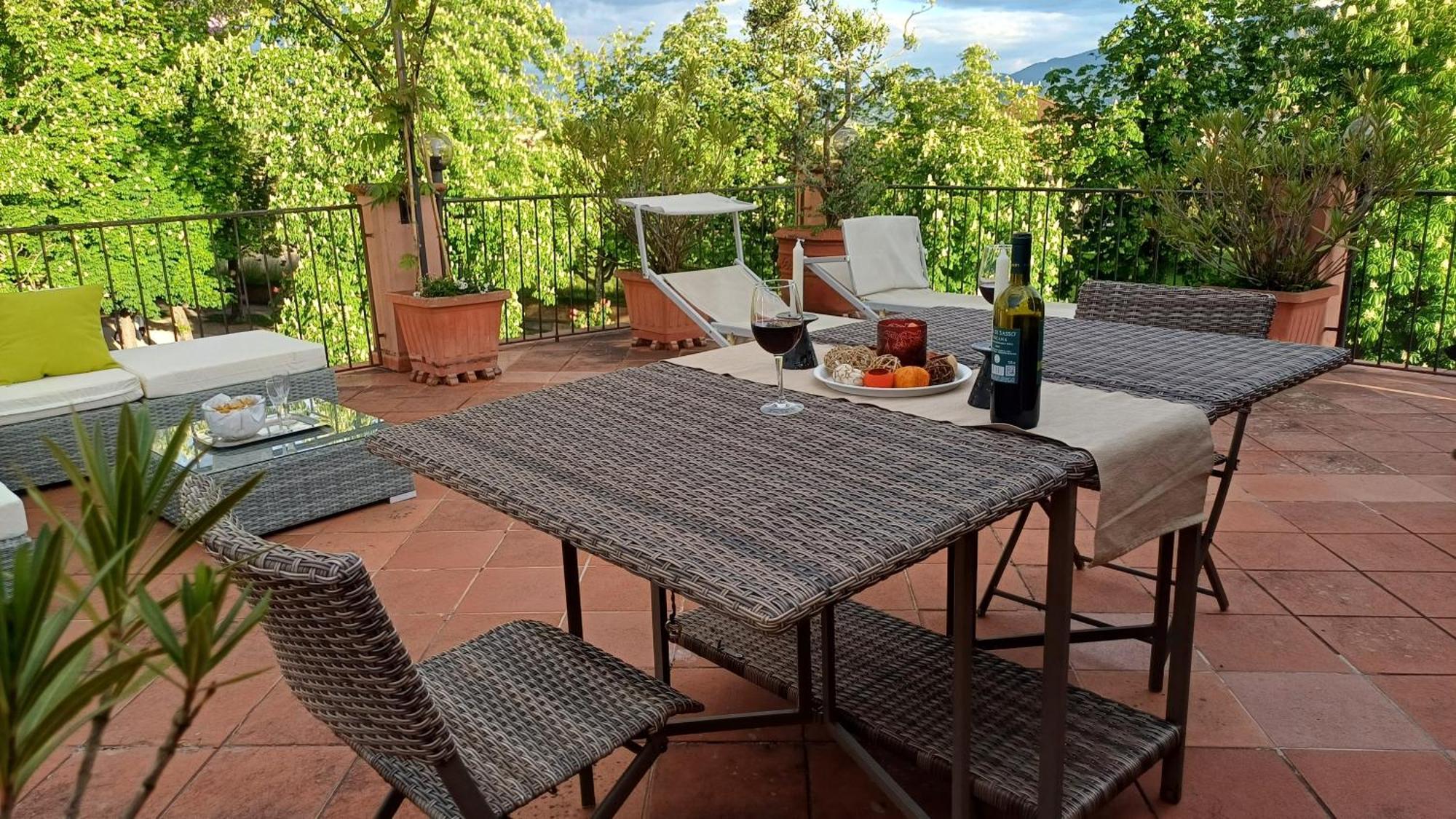 La Terrazza Fra Le Torri Apartment ลุคคา ภายนอก รูปภาพ