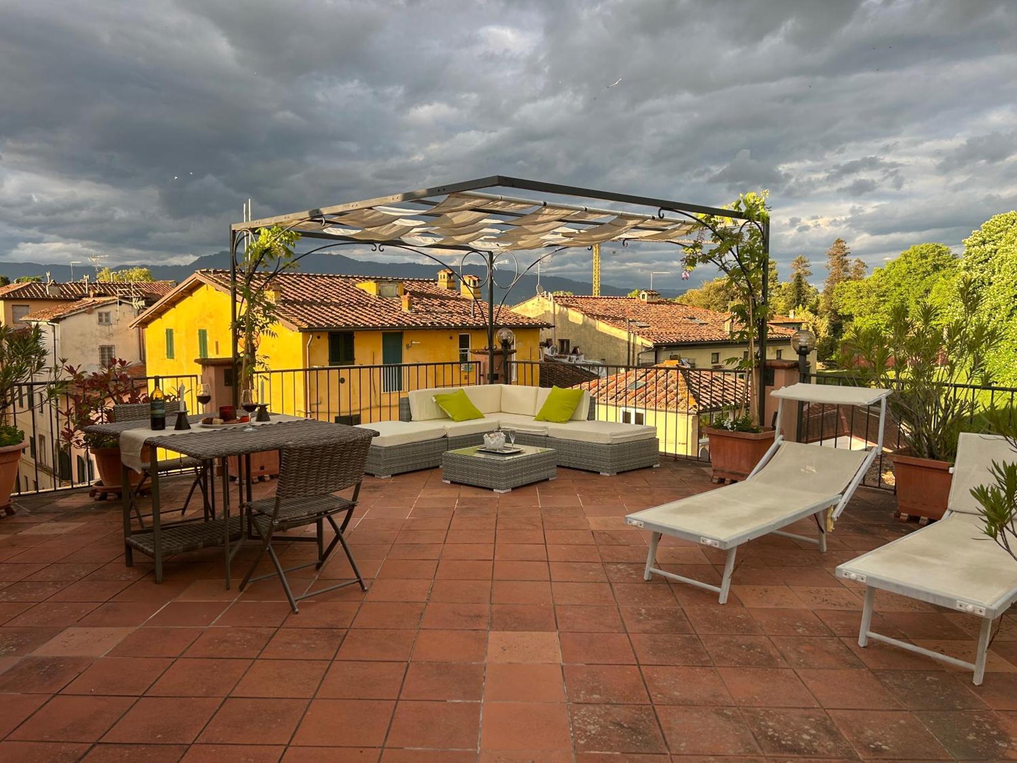La Terrazza Fra Le Torri Apartment ลุคคา ภายนอก รูปภาพ