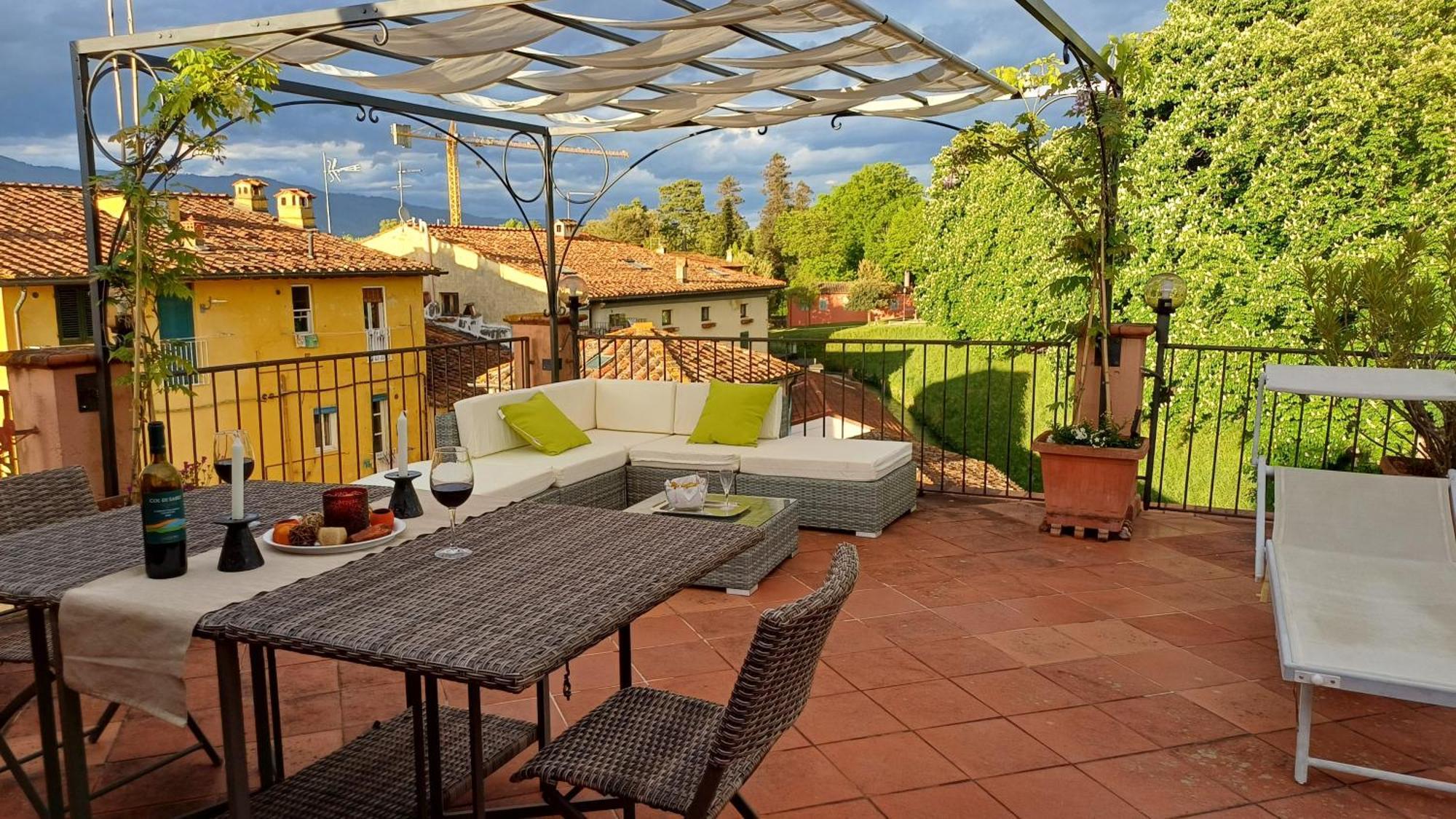 La Terrazza Fra Le Torri Apartment ลุคคา ภายนอก รูปภาพ