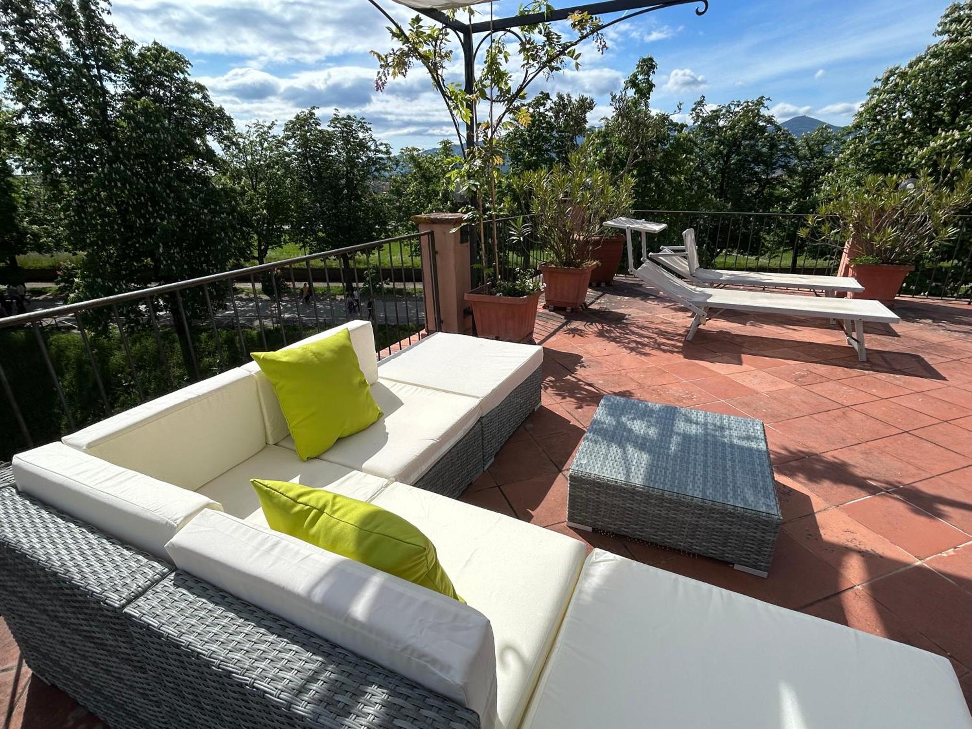 La Terrazza Fra Le Torri Apartment ลุคคา ภายนอก รูปภาพ