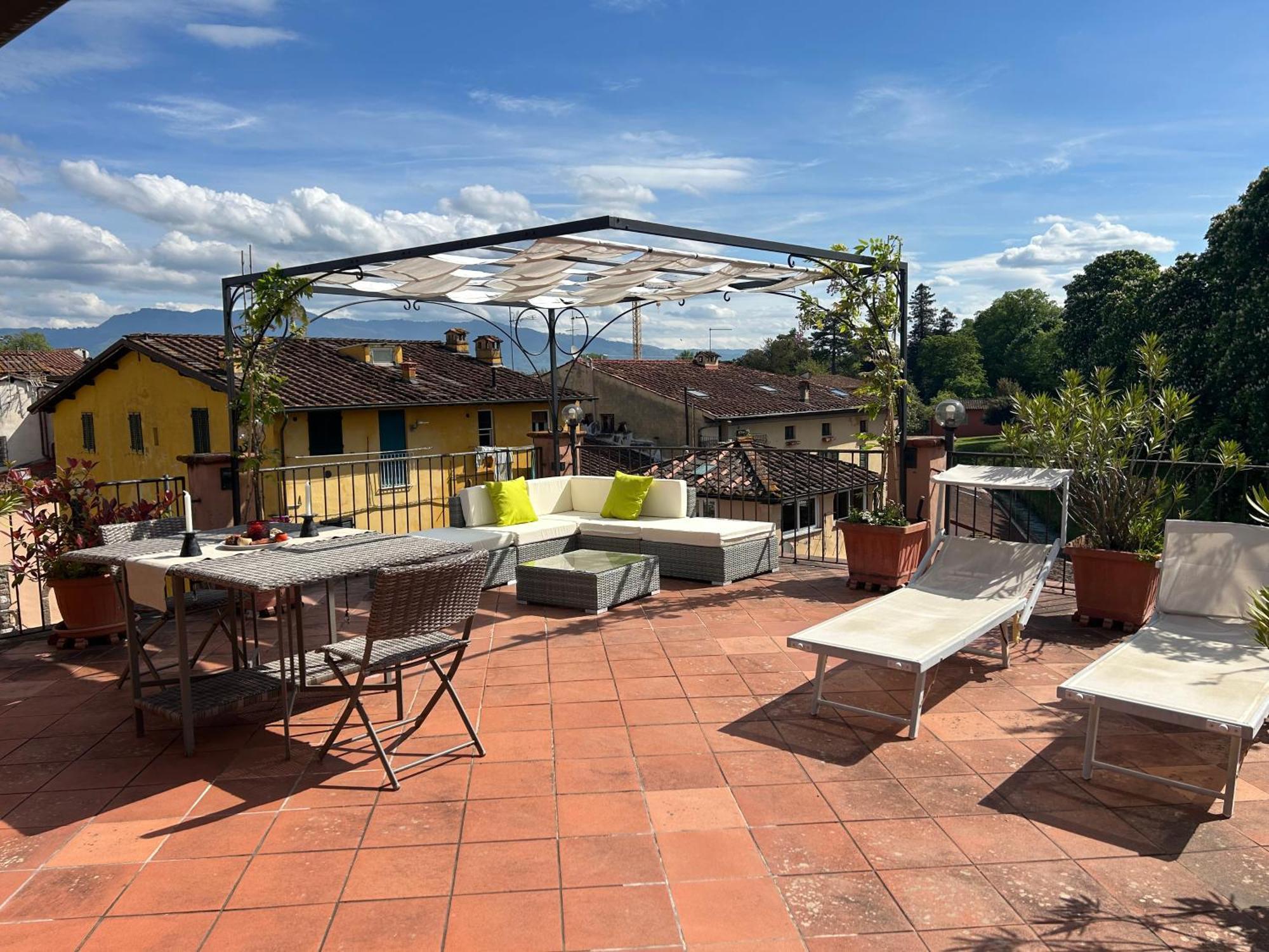 La Terrazza Fra Le Torri Apartment ลุคคา ภายนอก รูปภาพ