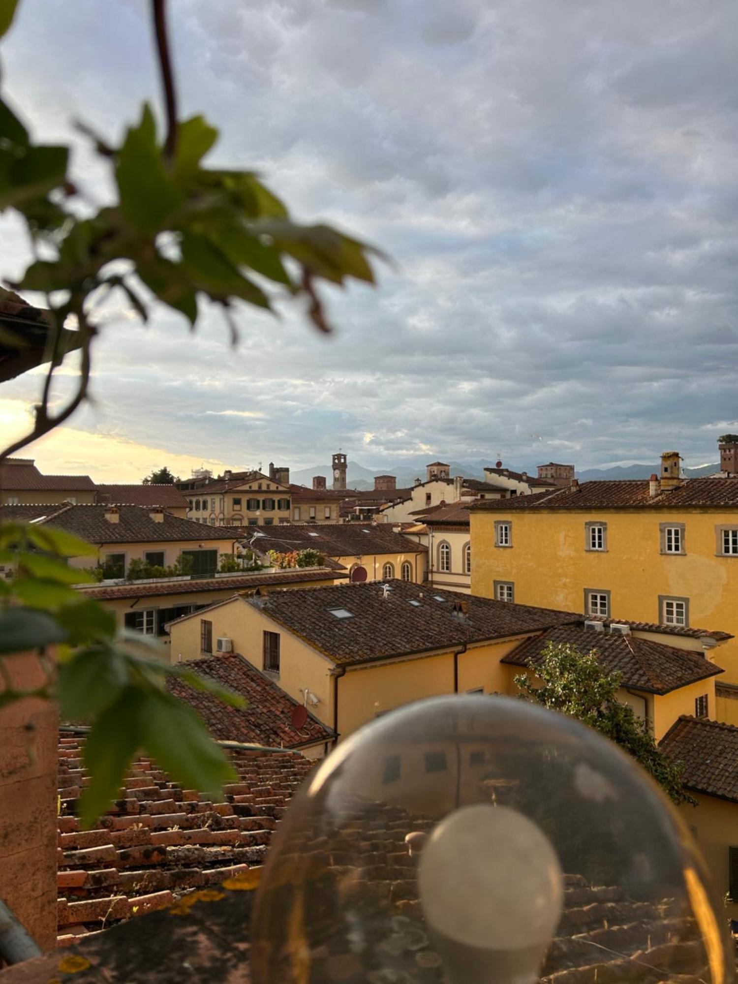 La Terrazza Fra Le Torri Apartment ลุคคา ภายนอก รูปภาพ