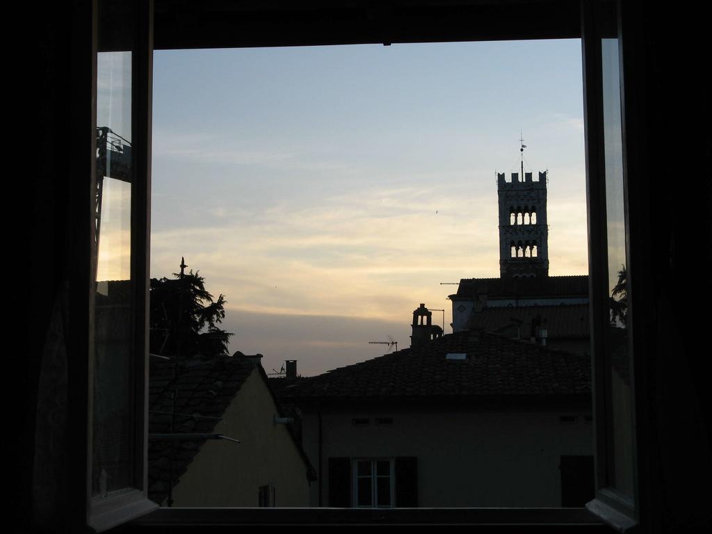 La Terrazza Fra Le Torri Apartment ลุคคา ภายนอก รูปภาพ