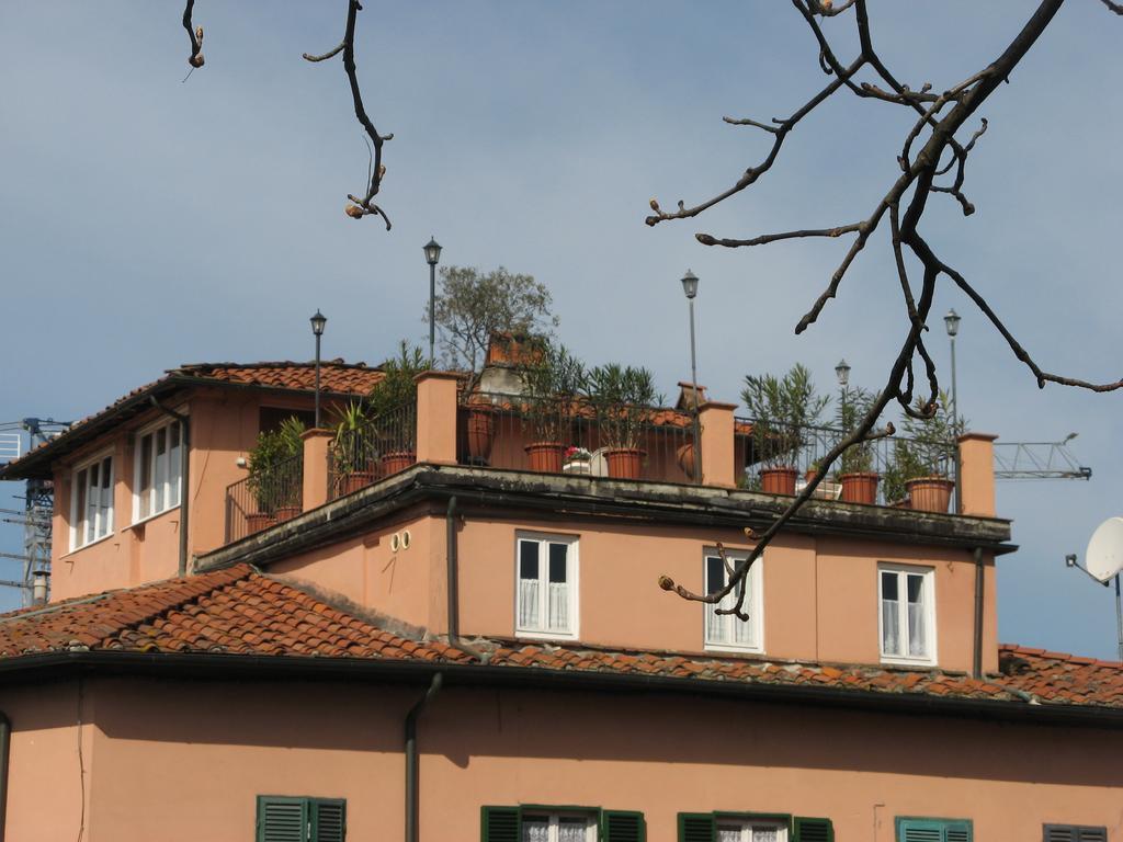 La Terrazza Fra Le Torri Apartment ลุคคา ภายนอก รูปภาพ